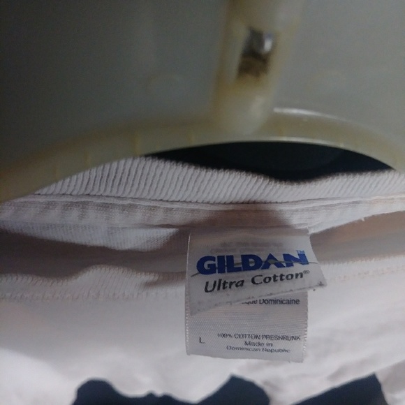 Gildan white tee - Picture 2 of 2